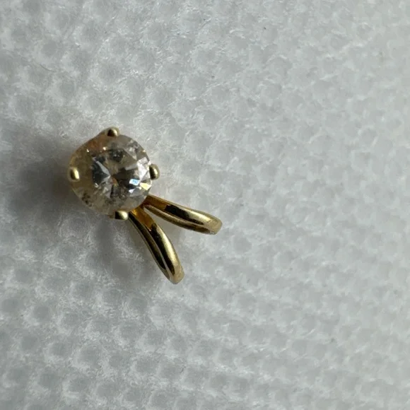 14k Yellow Gold Diamond Solitaire Pendant Round 4 Prong, 0.15 TCW, 0.24g - Picture 7 of 15